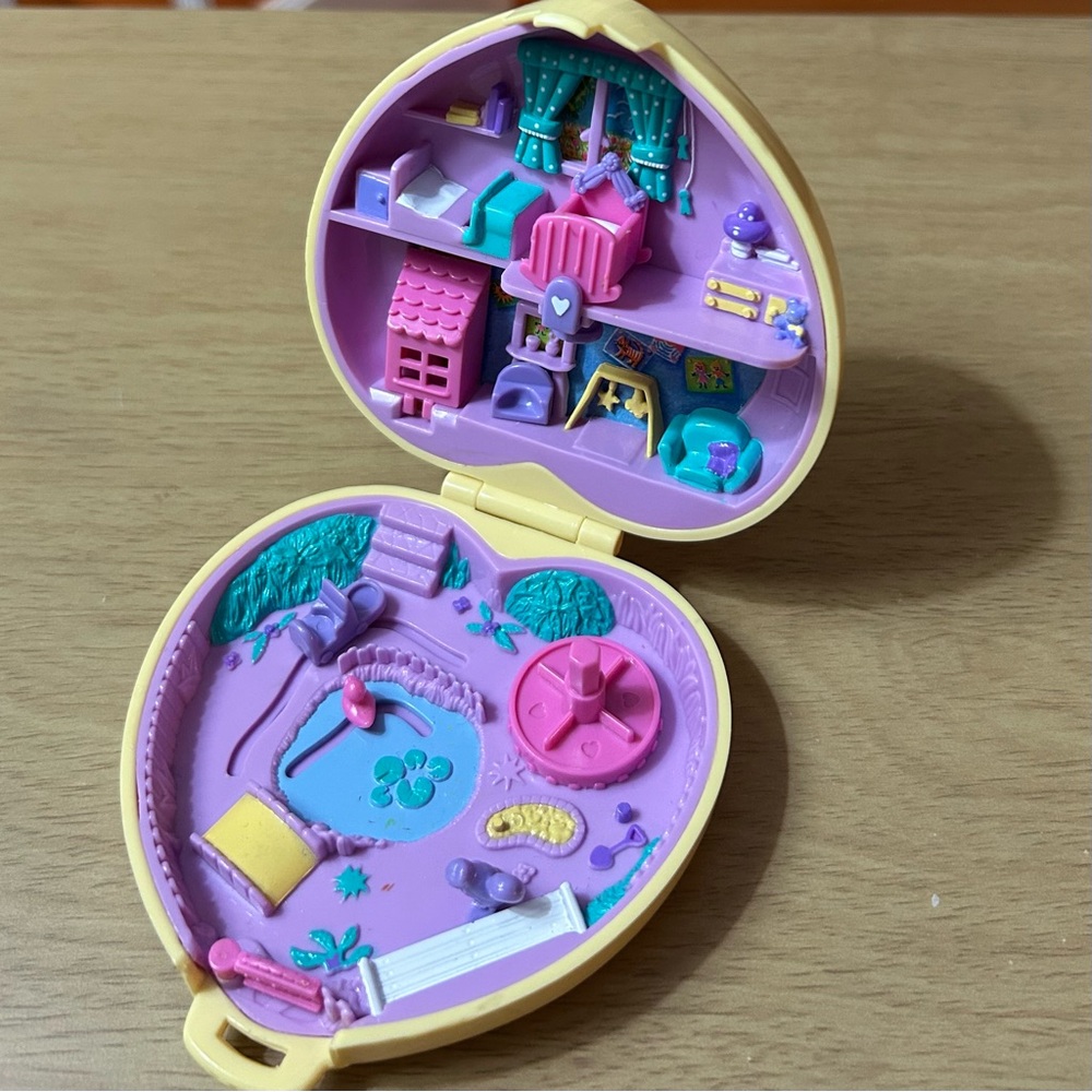 1994 Polly Pocket Strollin' Baby Compact